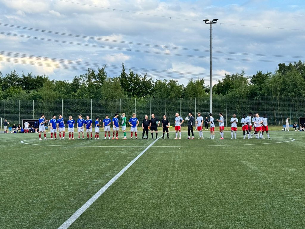 rollenderhsvfan's tweet photo. Testspiel: TuS Holstein Quickborn gegen Hamburger SV III (2:0)
#Fussball #fussballspiel #fotos #bilder #groundhopper #groundhopperapp #futbology #rautenfranz #rollenderhsvfan #testspiel #hsv #hsviii #hamburgersv #tusholsteinquickborn #holstenstadion #quickborn #freitag https://t.co/thWy2dLjr2