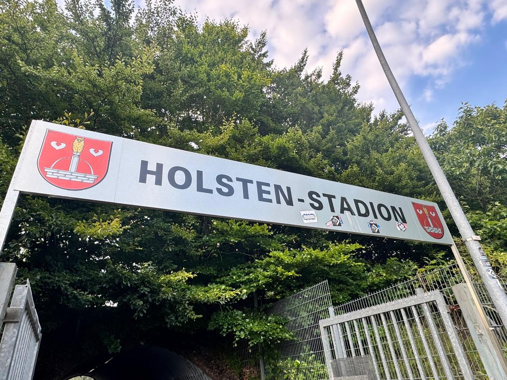 rollenderhsvfan's tweet photo. Testspiel: TuS Holstein Quickborn gegen Hamburger SV III (2:0)
#Fussball #fussballspiel #fotos #bilder #groundhopper #groundhopperapp #futbology #rautenfranz #rollenderhsvfan #testspiel #hsv #hsviii #hamburgersv #tusholsteinquickborn #holstenstadion #quickborn #freitag https://t.co/thWy2dLjr2