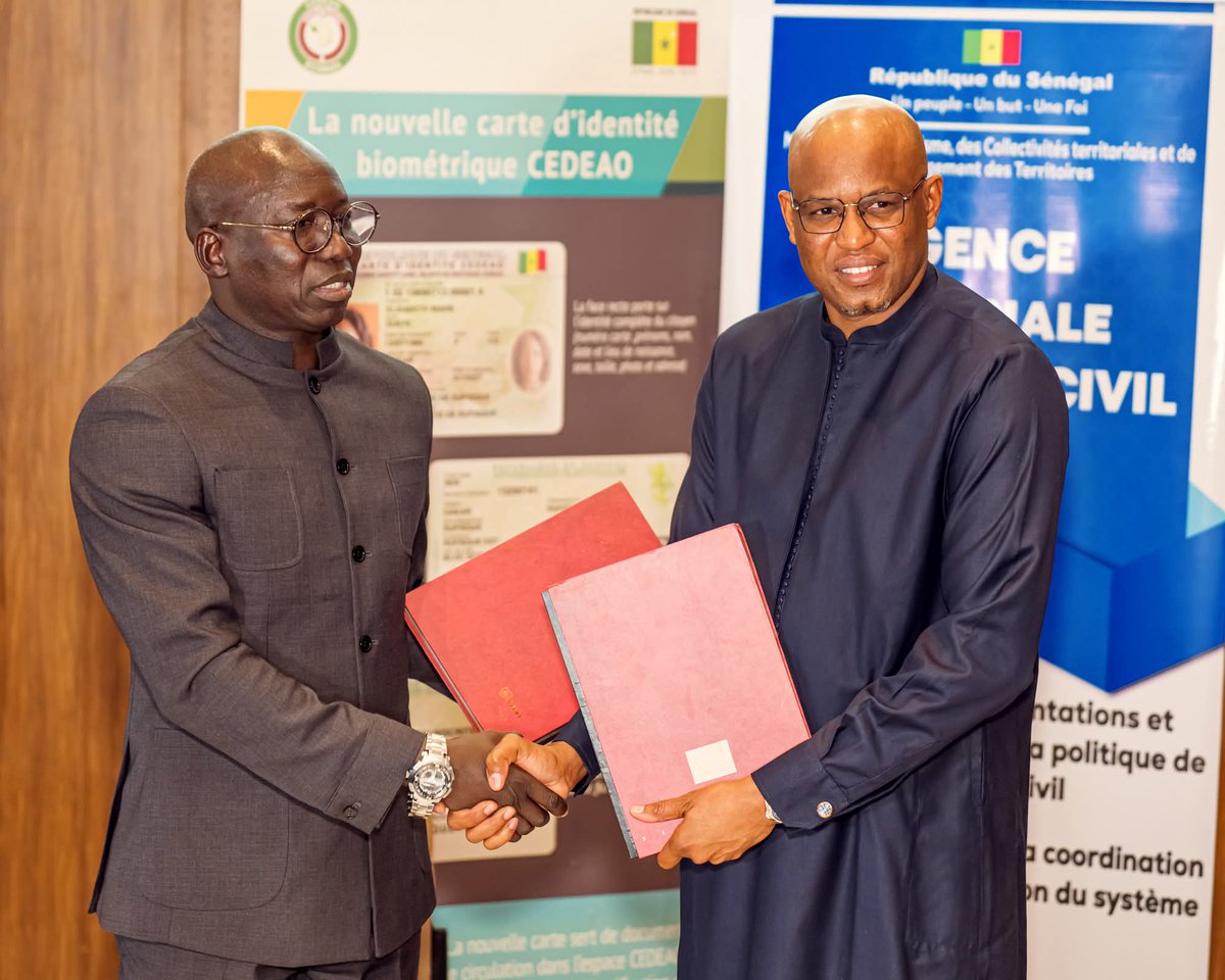 J’ai présidé, avec mon collègue Ministre de l’Urbanisme, la cérémonie de signature du protocole d’interopérabilité entre la DAF (Direction de l’Automatisation des Fichiers) et l’ANEC (Agence nationale de l’État civil). Une avancée clé pour sécuriser l’identité et moderniser les