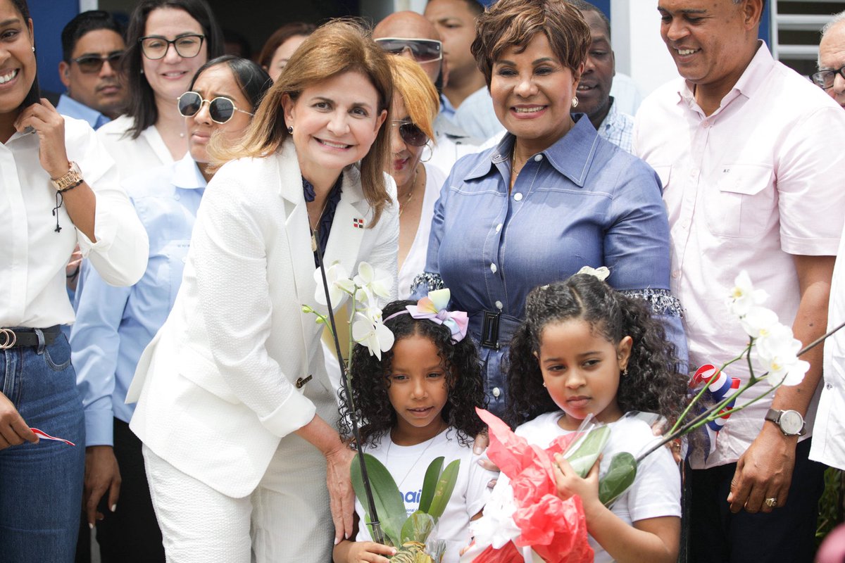 Proteger a nuestros niños y niñas, acompañar su desarrollo y cuidar su bienestar es una expresión concreta del compromiso con una República Dominicana 🇩🇴 más humana y solidaria.

La inauguración del Centro de Atención Integral a la Primera Infancia (CAIPI C. Mena) refleja el