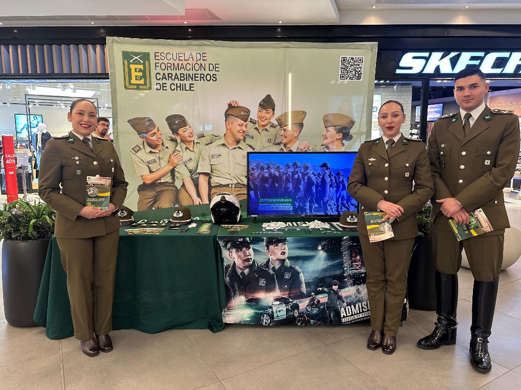 Nuestros Aspirantes a Oficial de la 
<a href="/EscuelaCarab/">EscuelaCarab</a> en #TALCA continúa promocionando el proceso de Admisión para los jóvenes interesados en ingresar a la Institución Policial.
En está ocasión en el Mall #PlazaMaule.
Se entregó información.
#OrdenyPatria