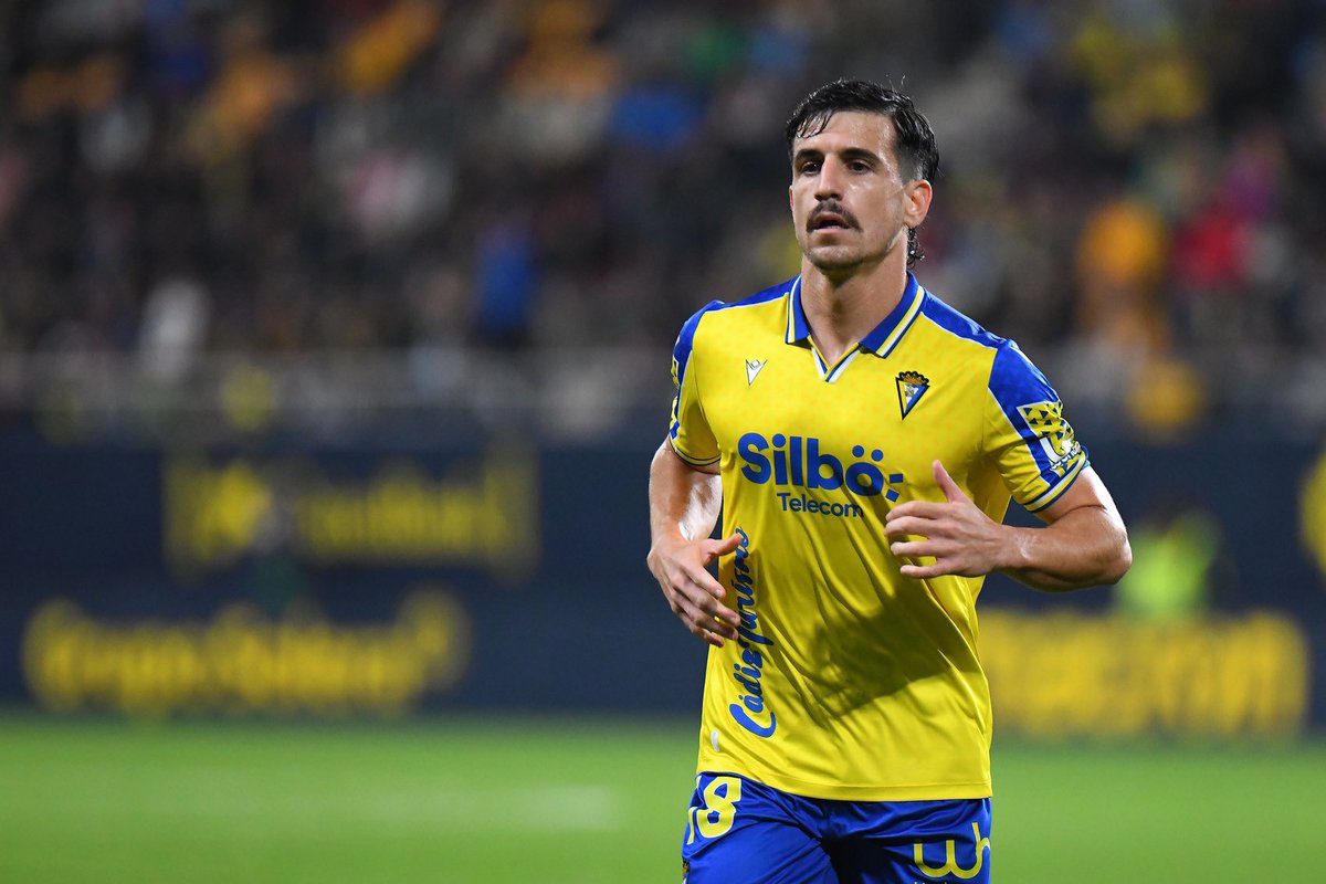 ❌ Hoy por hoy, José Joaquín Matos NO contempla bajar de categoría en una hipotética salida del #CádizCF

En su entorno no consta un ofrecimiento al CD Tenerife como parte de un trueque para el fichaje de Youssi Diarra.