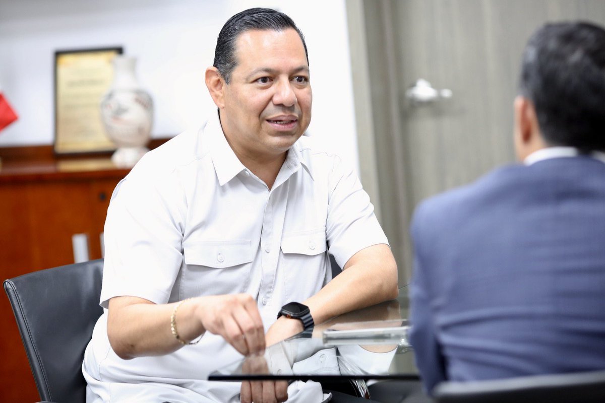 SNTE54mx's tweet photo. 📌 Esta mañana, el Profr. @ceballoscorral se reunió con el Lic. Froylán Gámez Gamboa para dar seguimiento a protocolos de cuidado integral de la comunidad escolar de las y los trabajadores de la educación.

01/02 https://t.co/a5OVztApD9