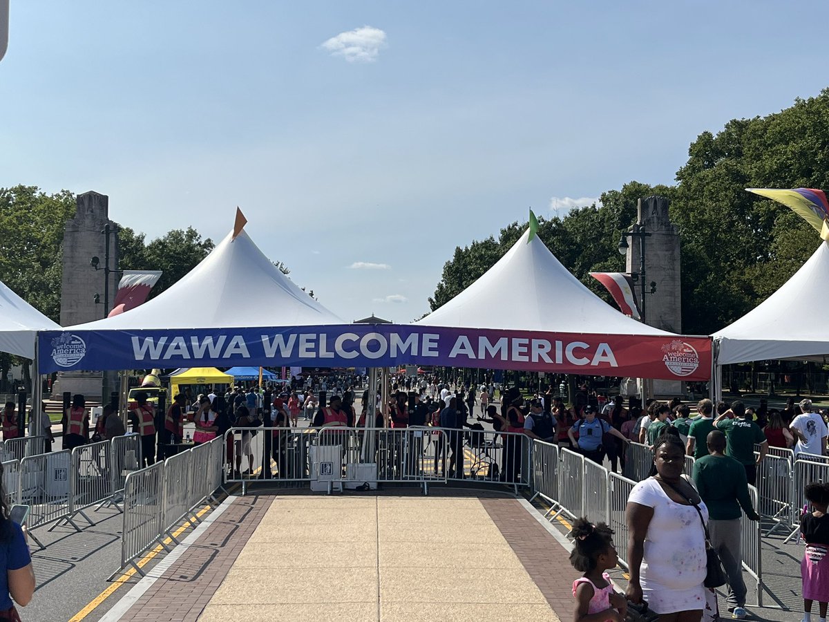 July4thPhilly's tweet image. The gates have opened! Come down to the Benjamin Franklin Parkway to #CelebrateWithUs before the July 4th Concert and Fireworks show!