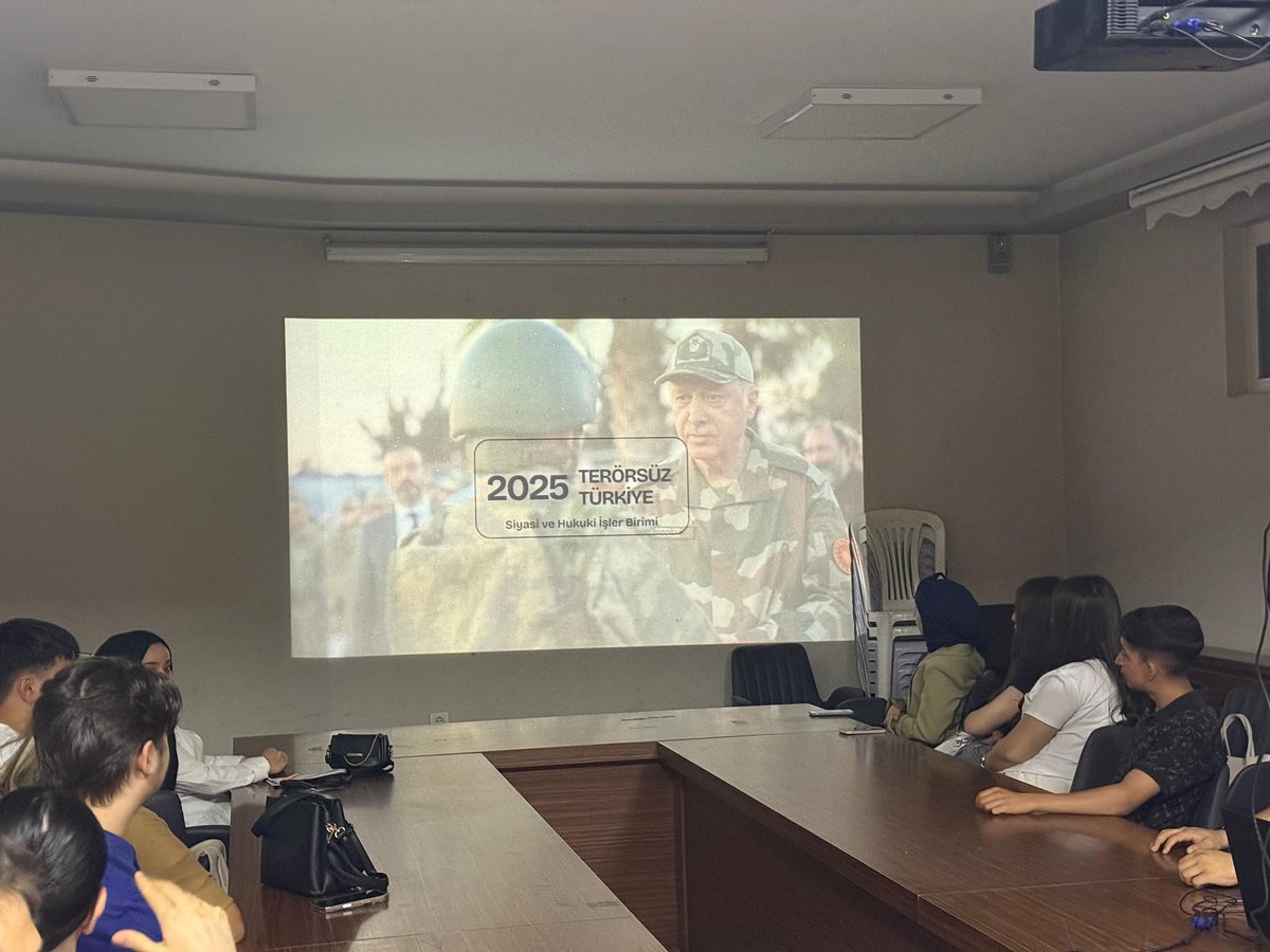 AK Parti Mamak İlçe Başkanlığımızda haftalık olağan Yönetim Kurulu toplantımızı gerçekleştirdik.

Toplantımızın ardından, “Terörsüz Türkiye” hedefimiz doğrultusunda kıymetli Yönetim Kurulu Üyemizin bilgilendirici sunumunu dinledik.

Büyük ve Güçlü Türkiye yolunda kararlılıkla! 🇹🇷