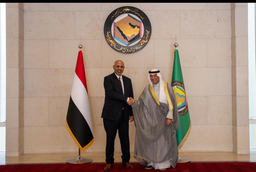 وانا اقول #الانتقاليين من وين جابوا حركة قص علم اليمن، 
اثر الفكرة مستوردة من المعازيب😂