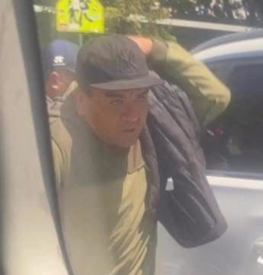 CapitalPueblaMx's tweet image. 🚨¡AYUDA A ENCONTRAR A LA RATA!🚨 No dejemos que conviertan Puebla en la Ciudad de México.

Reportan que este sujeto está asaltando a mano armada en el Bulevar 5 de Mayo, a plena luz del día.