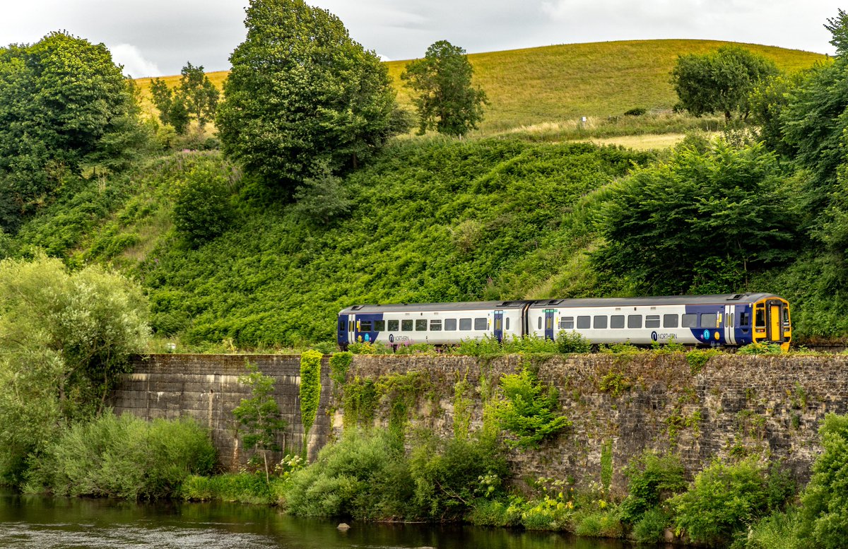 LesPiggypics's tweet image. Wylam at teatime on the Tyne Valley Line. Canon EOS R2 mark II and RF24-105mm f/4L. @CanonUKandIE @N_landCouncil @northernassist  #class156 #class158 #wylam @ScenicRailBrit