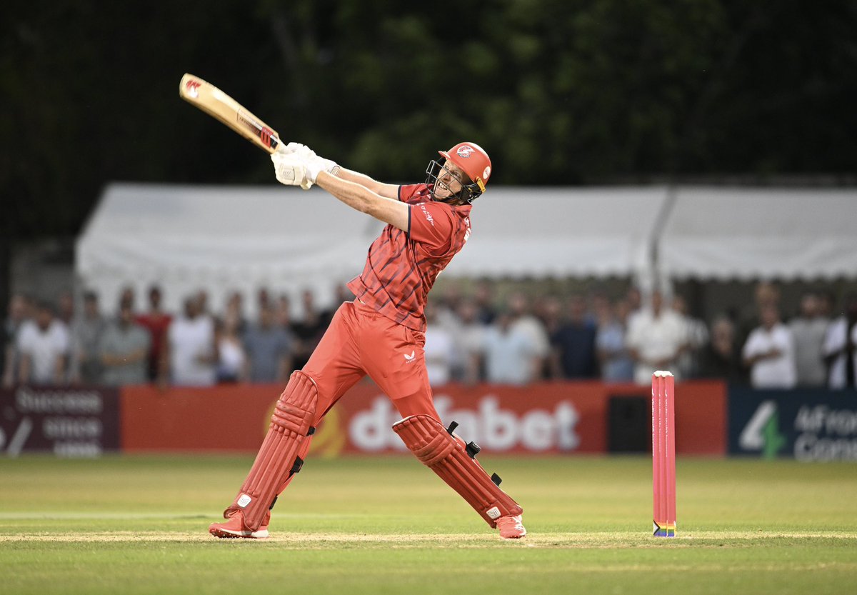 ladamscricket's tweet image. Cometh the hour, cometh the Dave 🤩🤩