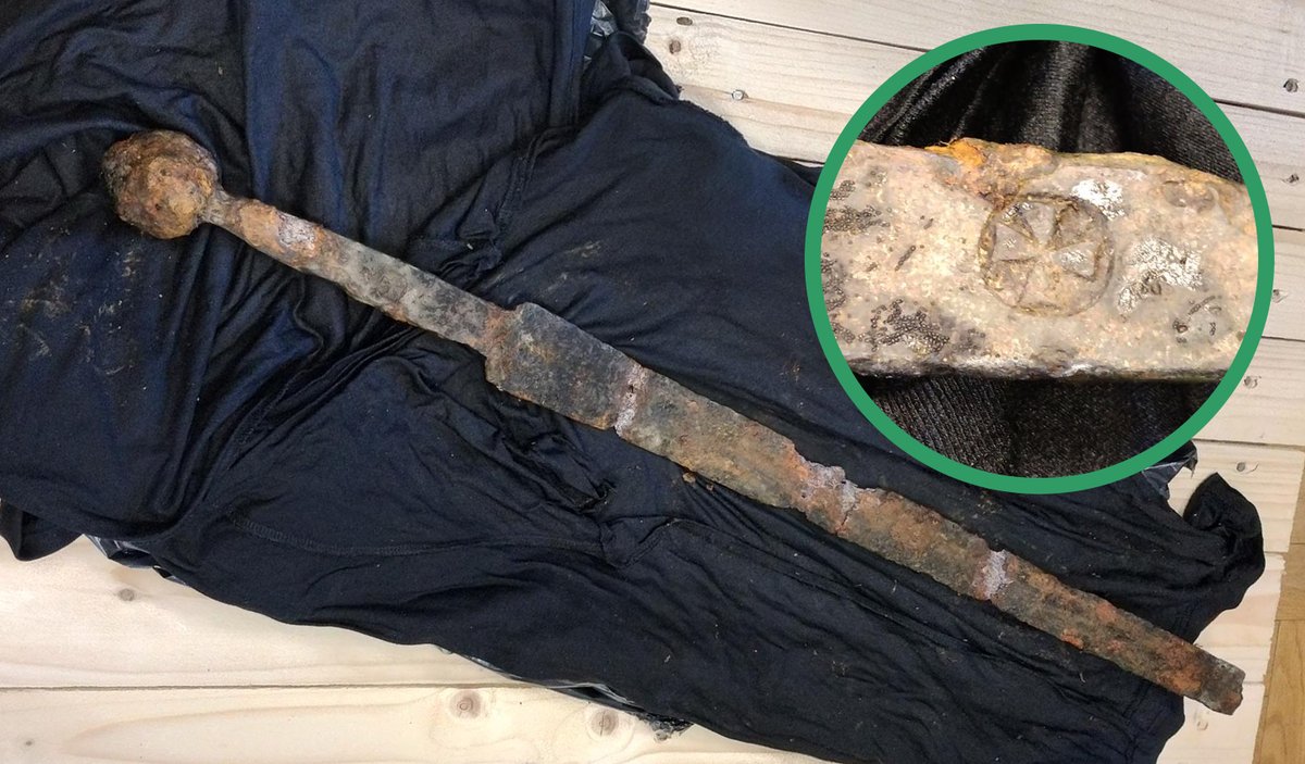 HeritageDaily's tweet image. Angler unexpectedly fishes out a mysterious medieval sword - #archaeology #archeology
loom.ly/f8pKkDo