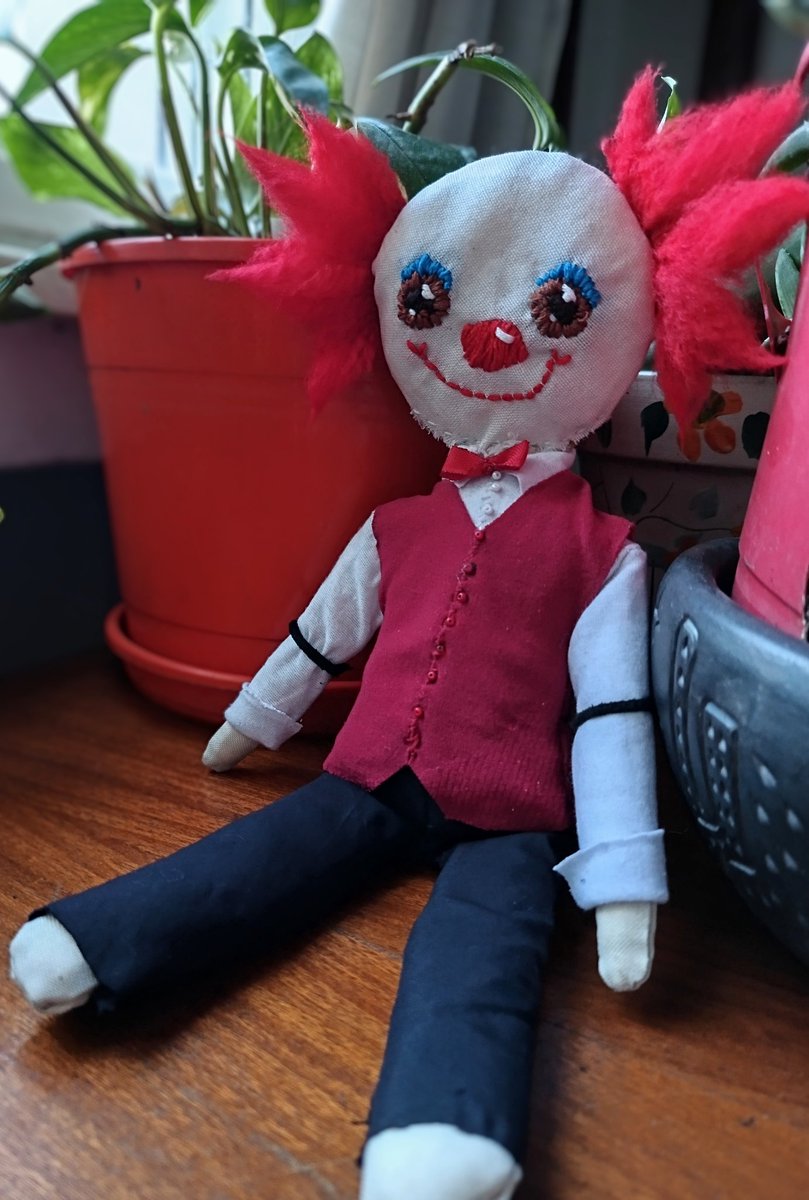 I'm making my own #chatterbox doll. Almost finished, just need to make the jacket 🤡