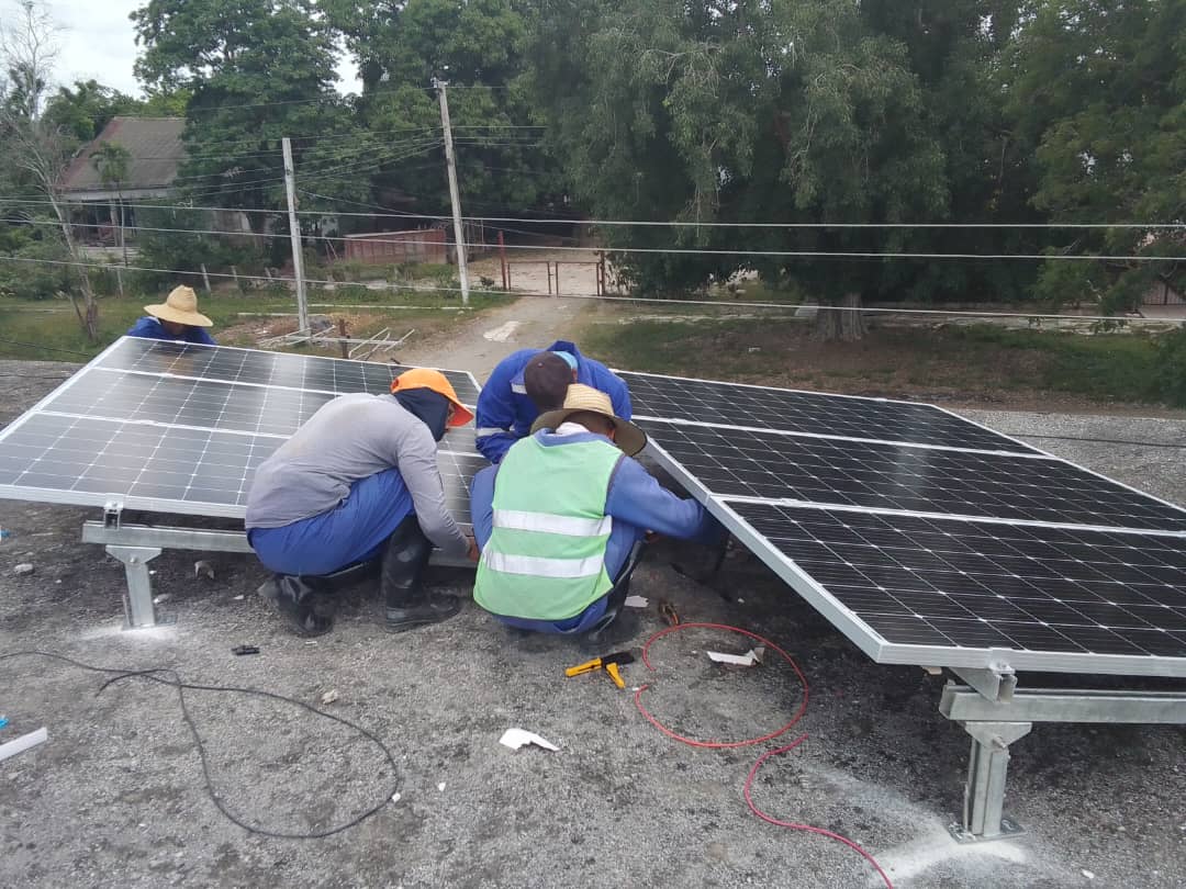 cauto55905's tweet photo. Autonomía energética para el Centro Universitario de Río Cauto, un sueño que, desde FRE local, se hace realidad!!!
#CUMRíoCauto
#UniversidadDGranma
#FRElocal
#GranmaConmigoCuenta https://t.co/ckU3bFWzcJ