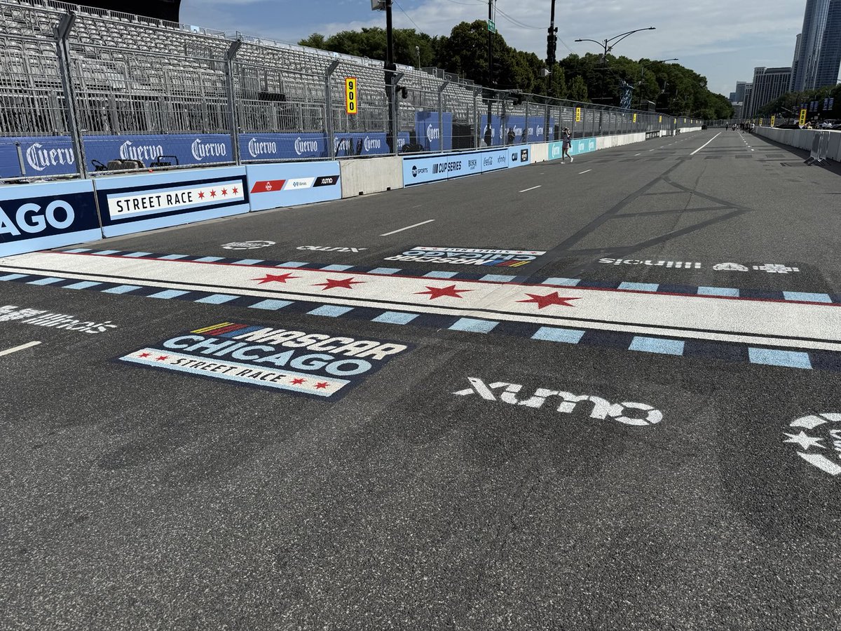 Start-finish line here at Chicago.