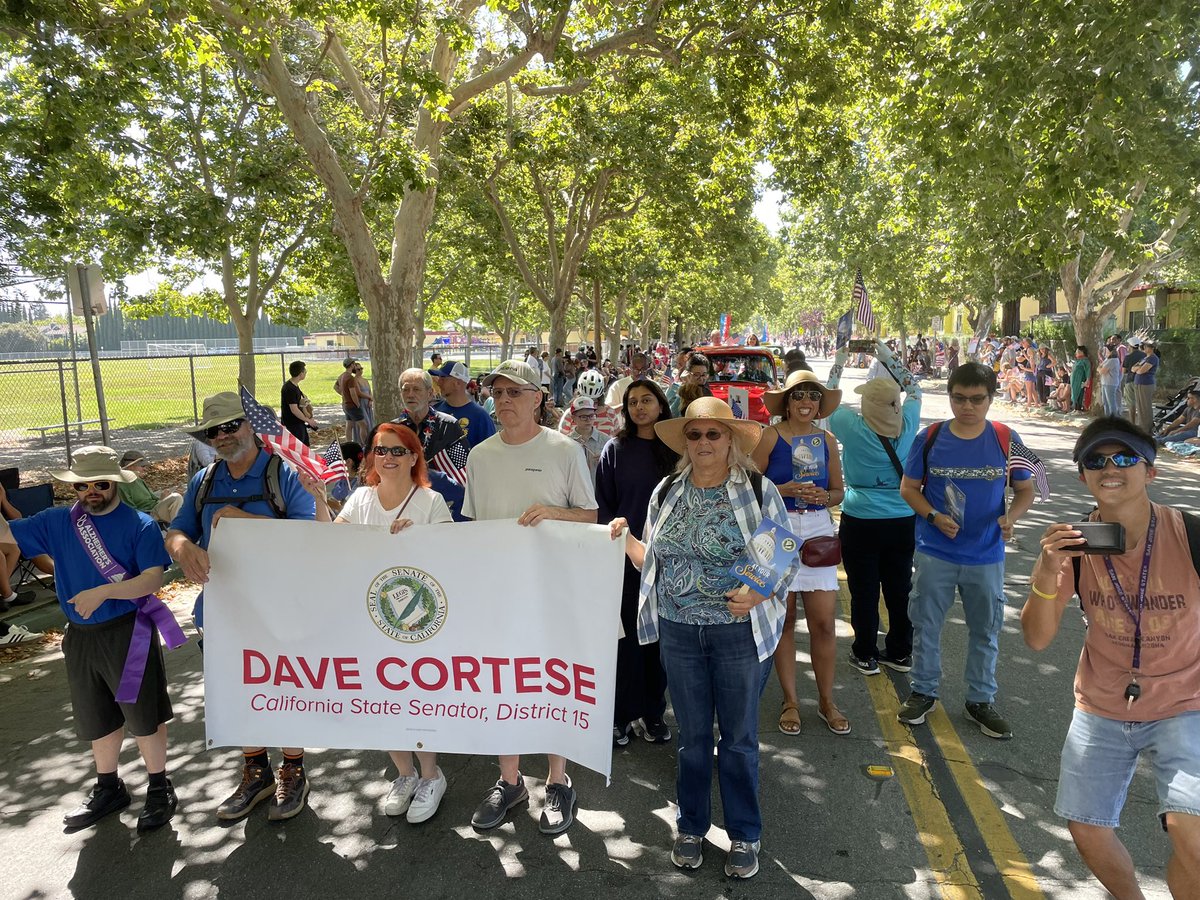 SenDaveCortese's tweet image. #happyfourthofjuly🇺🇸❤️💙!
The traditional @rwbparade in the @cityofsanjose never disappoints! It was so much fun driving the parade route and seeing so many friends and neighbors! The best part is seeing the
smiles on the kids’ faces as they wave their flags while eating ice…