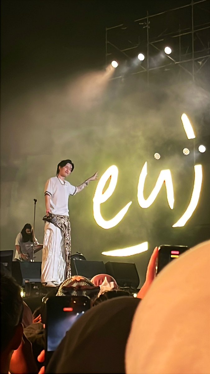 Aastridwp's tweet image. omgggg so cutee @eaJPark 😭😭😭
#eaj1      
#canwejustpause      
#eaJ1EP      
#prambananjazz2025