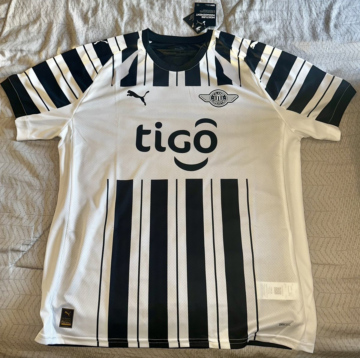 En vivo es aún mas BELLA 😍🤍🖤