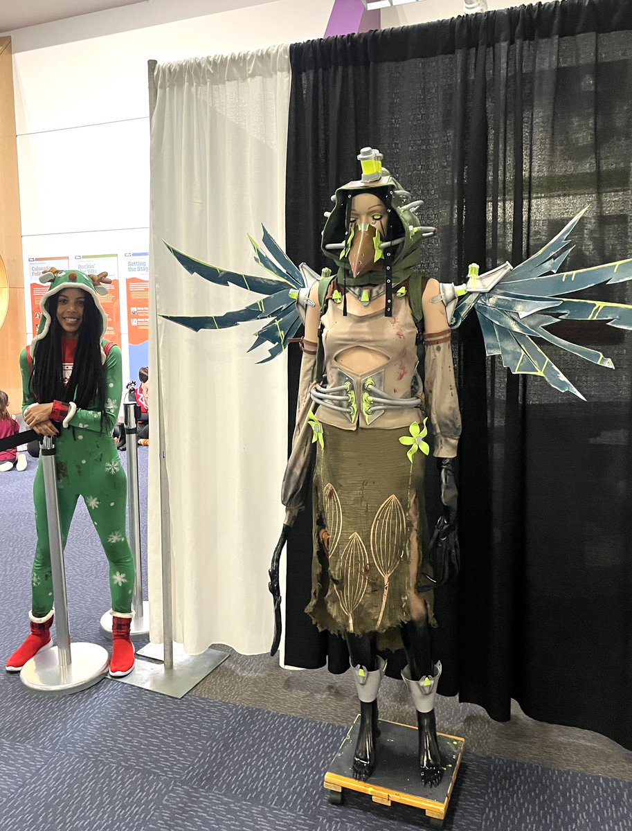 I was afraid to go past the safety line but here we are. I’ve seen 0 other dbd cosplayers to give blood points to but I gave out 8 to Claire, Cheryl, and multiple Leons