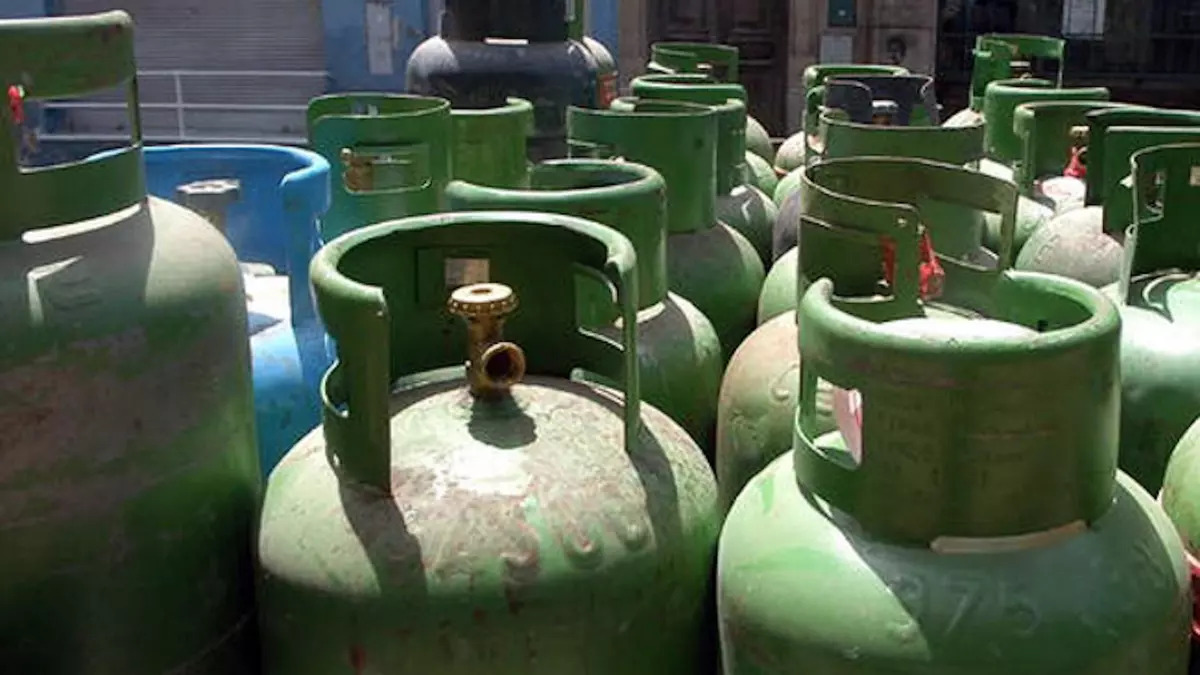 BairesParaTodos's tweet photo. Maldad libertaria: el Gobierno nacional mantiene los cortes de gas y liberó el precio de las garrafas
https://t.co/qwF5Gdzbpd
#CorteDeGas #PrecioDeLasGarrafas https://t.co/eNfrtcq3v5