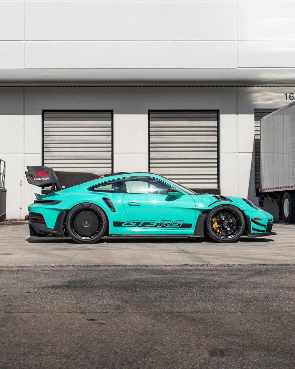 KFLETCH___'s tweet image. New work for Porsche. The $17,000 Mint Green Paint, Manthey Racing GT3RS. Happy 4th everyone 🇺🇸