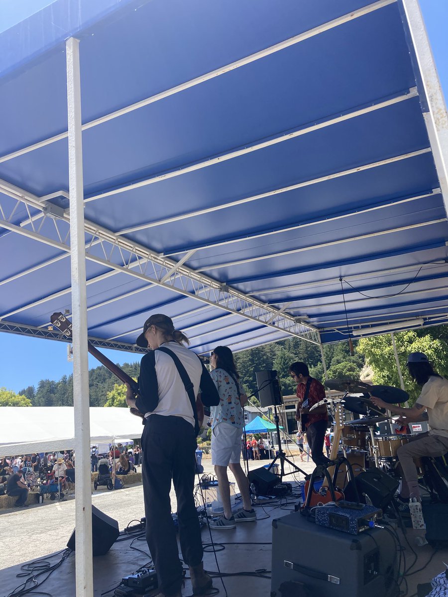 Good thing they brought shade. #ScottsValley #IndependenceDay