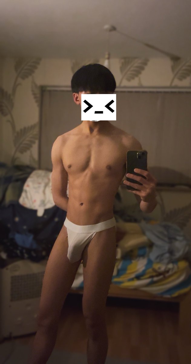 不論是香港還是英國，天氣也很熱呢🥵
穿後空真的很涼快💦
唯一的壞處就是前面那塊布太薄🔞