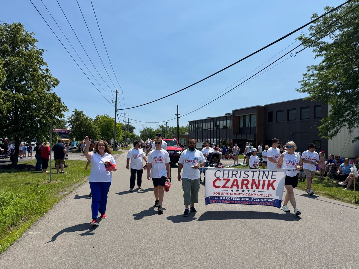 CzarnikForErie's tweet image. Happy Fourth of July! 🇺🇸 We had a fantastic time celebrating at the Grand Island and Lancaster parades today. A big thank you to all the volunteers and supporters who made it possible, I couldn’t do it without you!