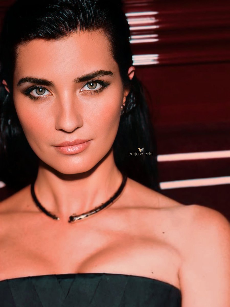 burjusworld's tweet photo. Tuba Büyüküstün 43 yaşında. https://t.co/ywL0wuYFTz