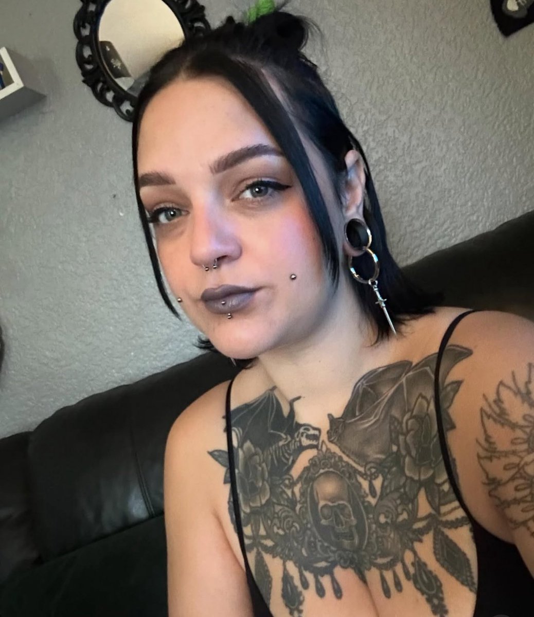 I made it to 36.
In the space of a year I got my jawline back, got more tattoos, quit smoking, lost 8 stone &amp; found myself again.. 🤙🏻🖤