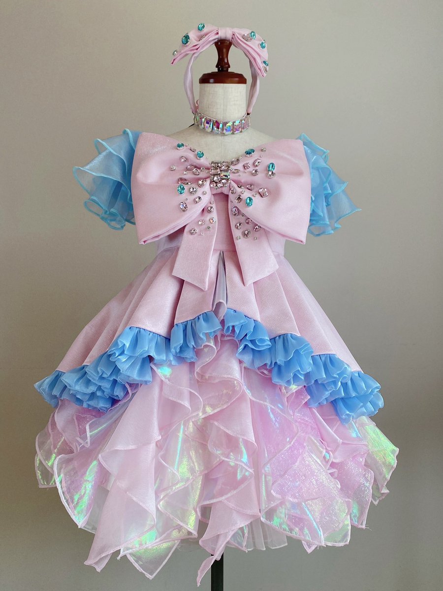 marmachu's tweet image. This design was heavily inspired by #FRUITSZIPPER but shifted to Berryโs iconic colours! ๐ฉต๐ @blooberrytrain wore the new outfit I made at @AnimeExpo Idol Escape~! ๐ฅฐ๐ She looked like a fluffy princess~!! ๐
