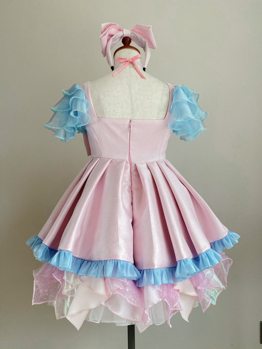 marmachu's tweet image. This design was heavily inspired by #FRUITSZIPPER but shifted to Berryโs iconic colours! ๐ฉต๐ @blooberrytrain wore the new outfit I made at @AnimeExpo Idol Escape~! ๐ฅฐ๐ She looked like a fluffy princess~!! ๐