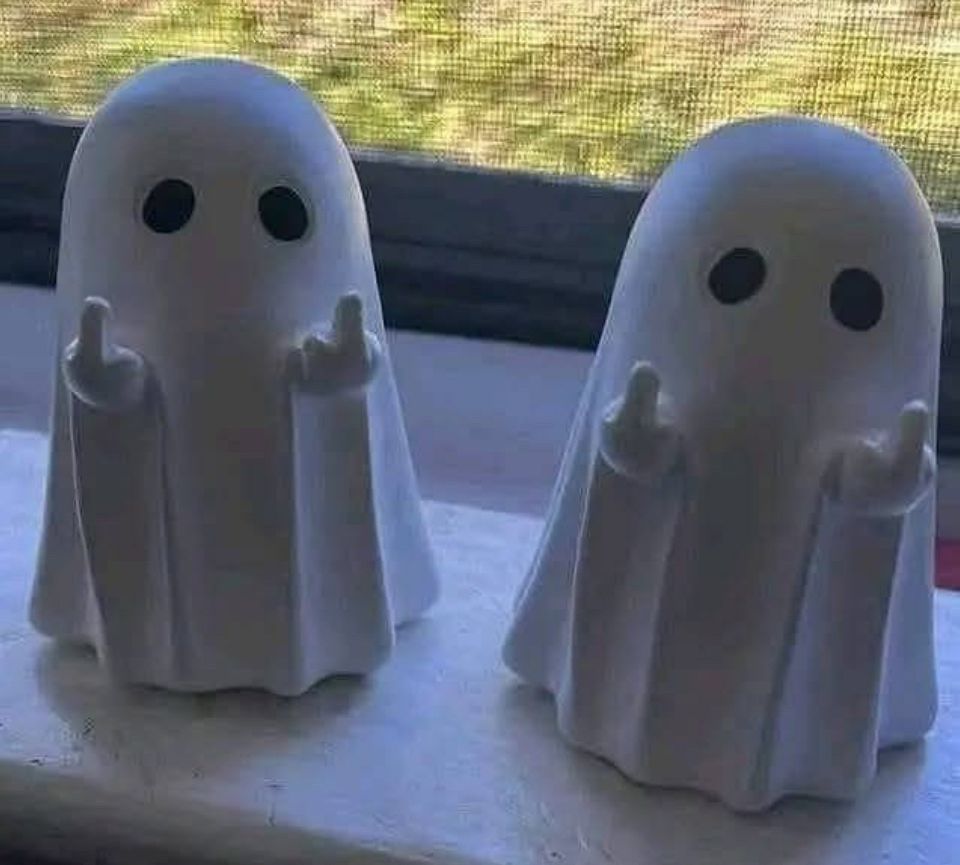 RayYanek's tweet image. If anyone is looking to get me an early Christmas present, here you go... 

  #writers #horror #writingcommunity #writersky