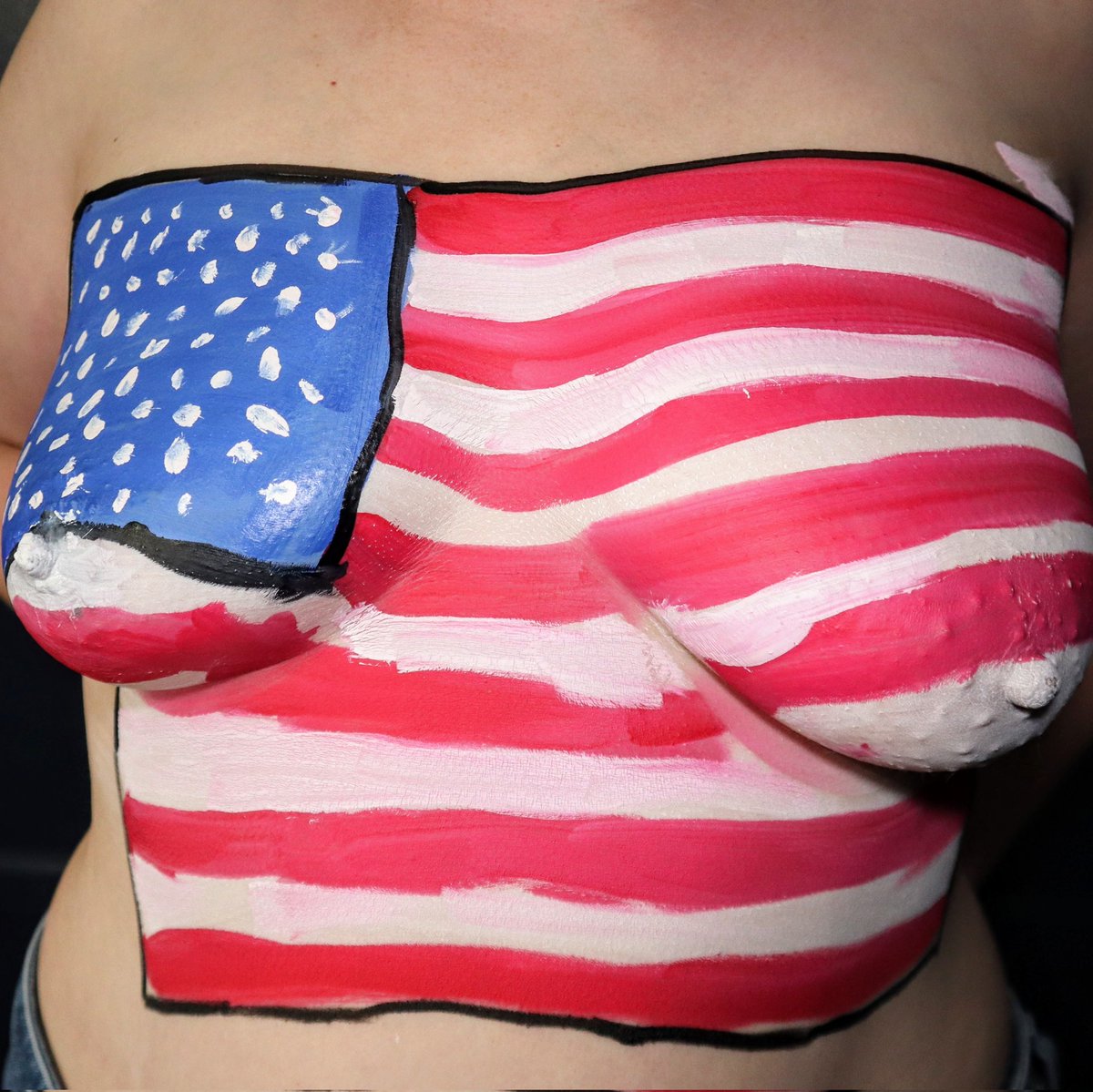 Celebrating Independence Day the only way I know how, by painting on some bewbs!
#bodypainter #bodypaint #bodypainting #USA #america #independenceday #4thofjuly