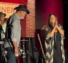 countryst's tweet image. Concert review: @kaseychambers returns: concerts don't get much better than this! tinyurl.com/488e2rdd