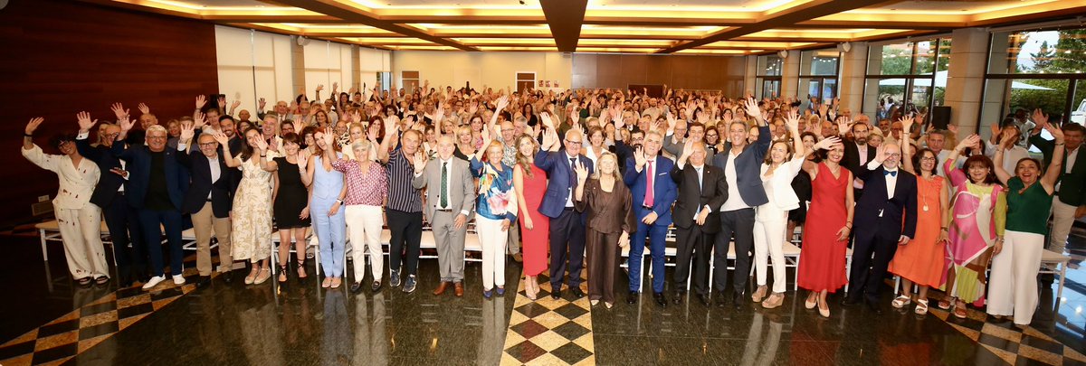 Enhorabuena a todos los profesionales “cuando los días sean aciagos nunca olvidéis por qué elegisteis esta profesión” ha dicho la presidenta del Colegio de Médicos, Inmaculada Martinez