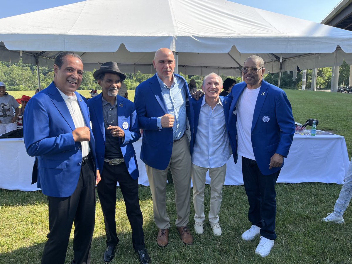 DanaBalash21's tweet image. .⁦@21WFMJSports⁩  Five world boxing champs from Youngstown..
Harry Areoyo, Greg Richardson, Kelly Pavlik, Ray Mancini and Jeff Lampkin