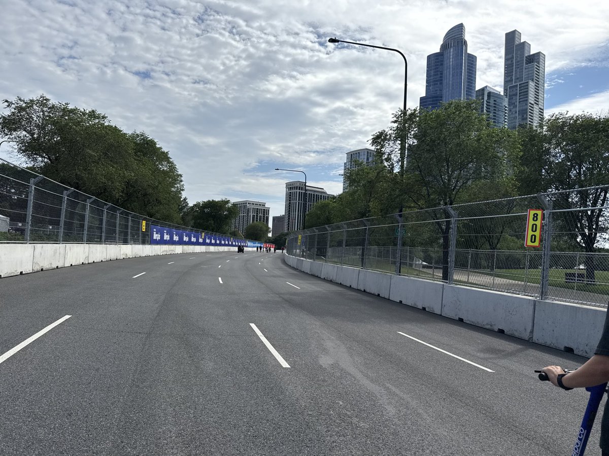 Not treacherous at all these turns where you are in a turn (maybe more a kink) and already see the feet signs for the upcoming turn.