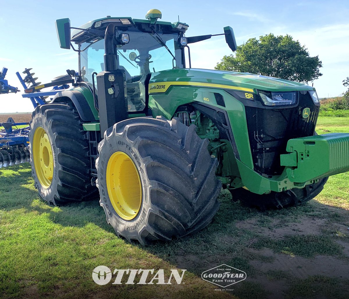 GoodyearFarm's tweet image. This Oklahoma Deere 8R410 features our LSW Super Single setup. LSW technology offers an improved ride and can eliminate pinch row compaction caused by traditional dual setups, which contributes to yield loss. #LSWtires #GoodyearFarmTires #TitanInternational
