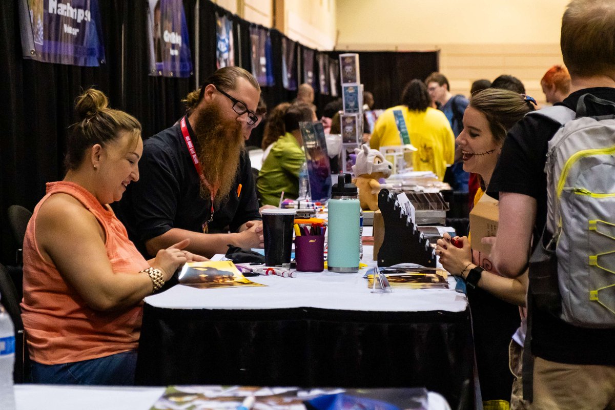 Capital City Comic Con will be here next weekend!
Friday, July 11th - Sunday, July 13th 

The floor layout and booth list for exhibitors, artists, creators, cosplayers, Special Guests, and more is finally live on the site: ow.ly/FAEe50Wjlo6

 ow.ly/pr3M50Wjlo7