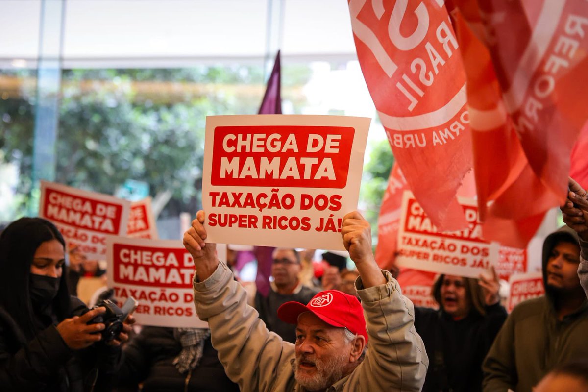 mtst's tweet photo. Taxação dos bilionários é URGENTE!
Não sabe o motivo?

Segue o fio pra entender a treta do IOF dos milionários e por que o Congresso jogou contra o povo.

(Spoiler: tem a ver com privilégio, bilionários e um sistema feito pra proteger quem já tem tudo.) https://t.co/bQvCnC4zoZ
