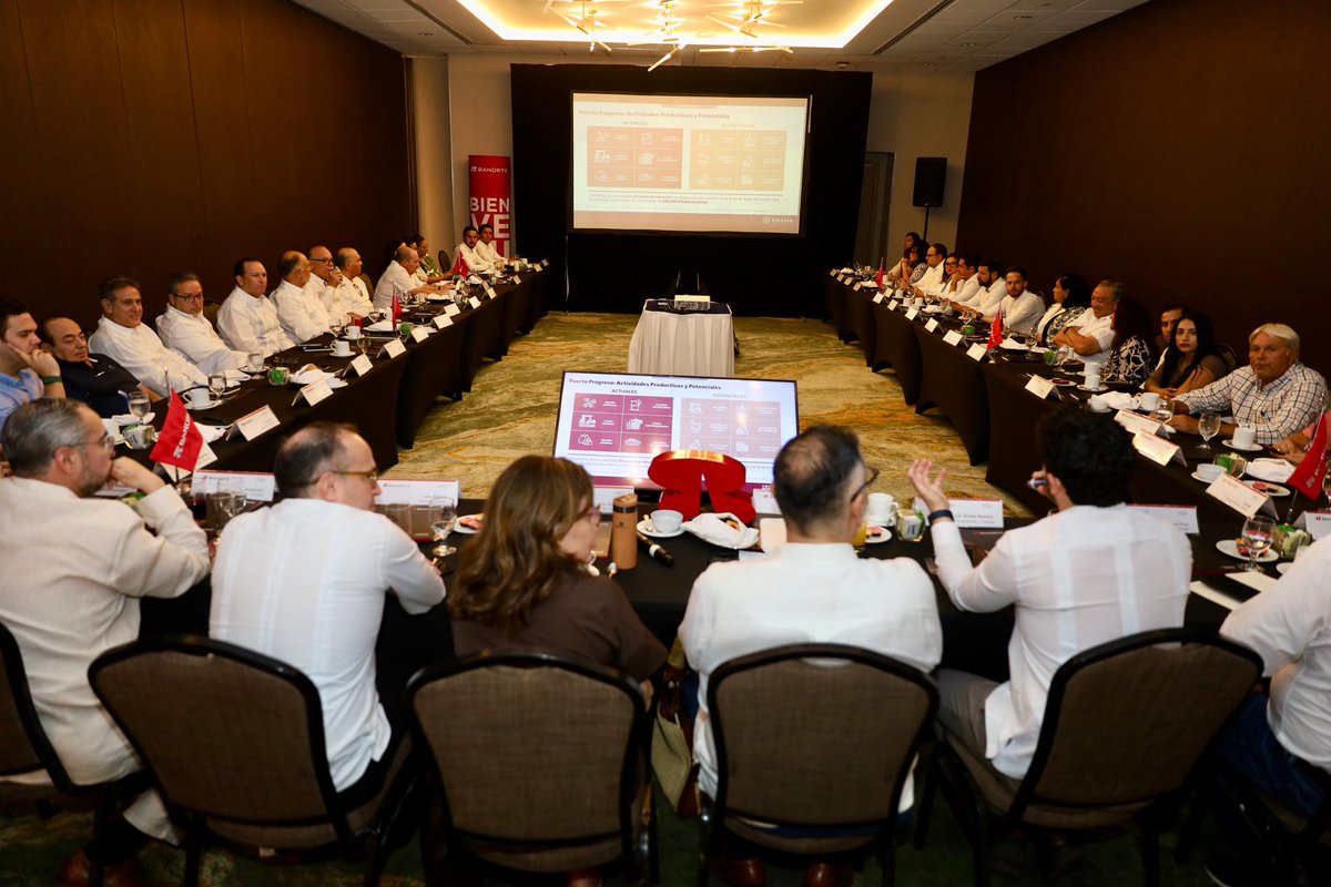 Me reuní con integrantes del Consejo Local de Yucatán de <a href="/Banorte_mx/">Banorte</a> para presentarles la política industrial que impulsa el Gobierno de <a href="/huachodiazmena/">Joaquín Díaz Mena</a>.

Compartí la visión que tenemos para los próximos años y los proyectos estratégicos que marcarán el desarrollo de Yucatán.