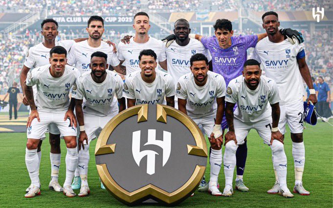 كم نحن فخورين بك .. شكرًا يا زعيم 🇸🇦👏

ماقصرت ورفعت الرأس رغم النقص والإرهاق
الكبير وغياب أهم نجومك والإصابات 
وصلت إلى ربع نهائي المونديال 
وتغلبت على أقوى فريق في العالم برباعية .. 

معوضين خير ياجمهور الهلال 💙
ارفعوا رؤوسكم لاعبينكم قاتلوا وقدموا كل شيء .
#الهلال_فلومينيسي