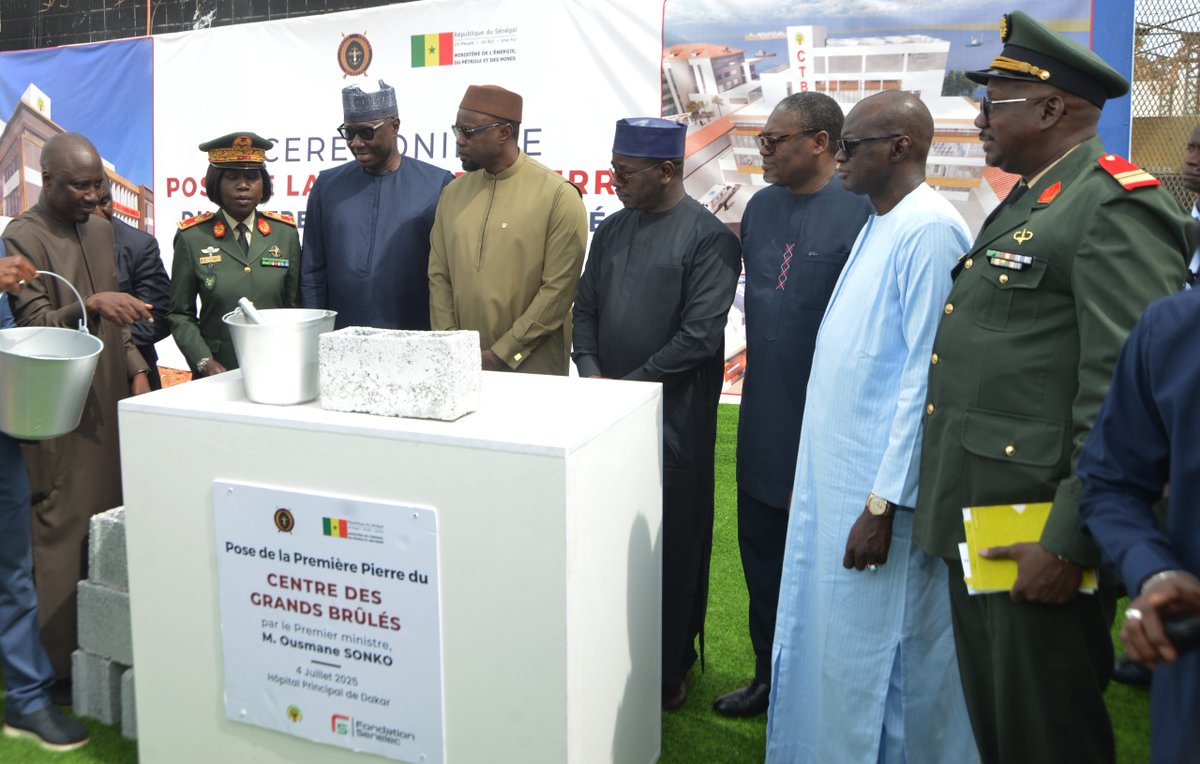 Mepmsenegal's tweet image. Le Premier Ministre M. @SonkoOfficiel a procédé à la pose de la première pierre du Centre de traitement des grands brûlés à l’ Hôpital Principal, ce 4 juillet 2025, en présence des Ministres en charge des forces armées et de l’Energie, du Pétrole et des Mines.
