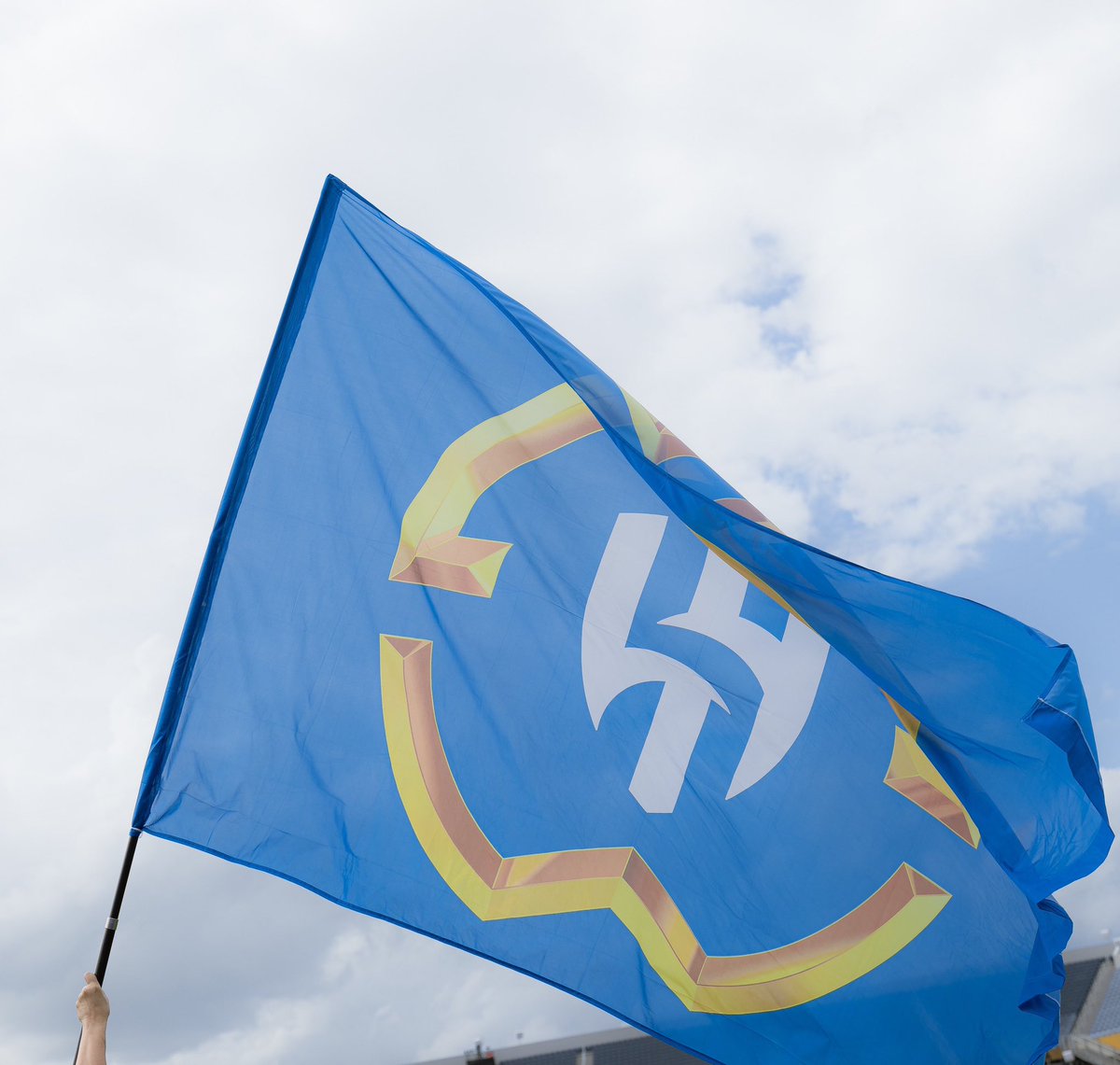 الحمدلله على كل حال .. كبير يا هلال وافتخر فيك حتى بخروجك

كان طموحنا بسبب وضعنا الكارثي قبل البطولة هو تقديم اداء مشرف بالمجموعات
ثم حصلنا انفسنا مطالبين بالبطولة!
شيء إعجازي يا هلال 
رغم كم الظروف الغير طبيعية اللي حصلت لك بهذه البطولة؛
ارهاق اصابات ظلم تحكيمي فاضح وواضح و وفاة