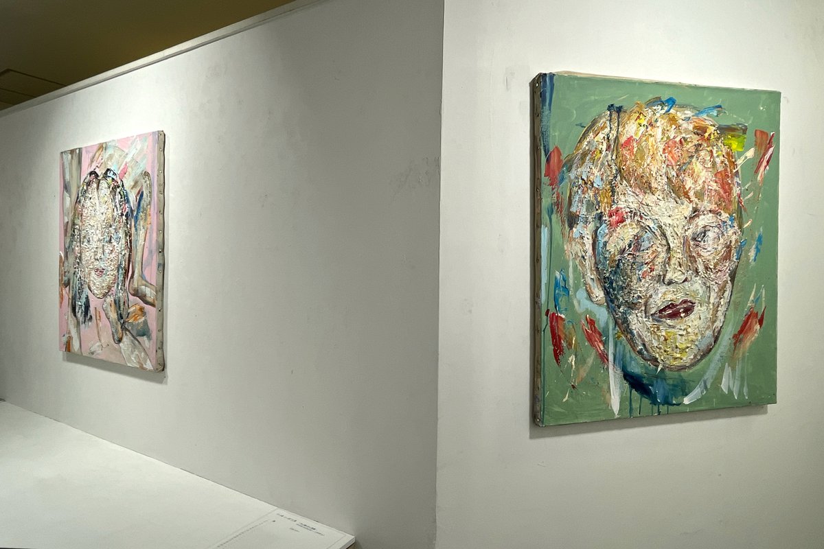thelibrary_2018's tweet photo. ライブラリー展に毎回参加されている山崎小枝子さんの個展が、表参道のGarerie 412で本日7月5日まで開催されています。様々な山崎さんの知人の方々のポートレートをモチーフにした作品群ををご覧いただけます。
https://t.co/HOI8NtfCeB https://t.co/RavT9WJRdc