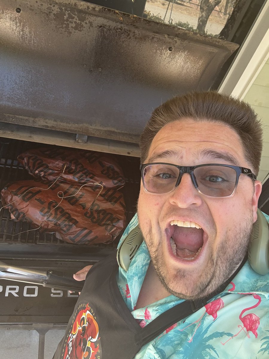 Smoking ribs in style today!

Yes chef!