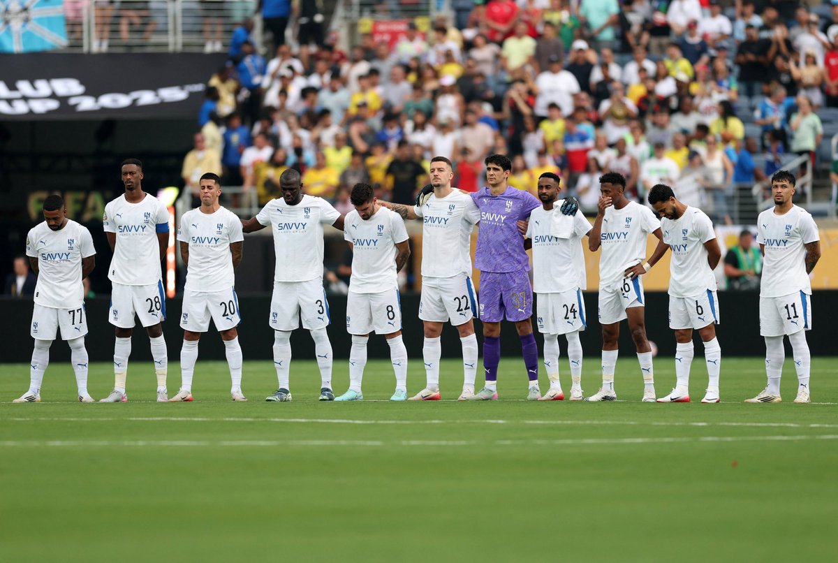 هاردلك لجمهور #الهلال الكبير..
ركلة جزاء واضحة لم تُحتسب، لكن الظلم ما كان يومًا عائقًا أمام الهلال.
الهلال واجه كل الظروف، وتحدّى كل شيء، وخرج مرفوع الرأس.

حتى “فيفا” ورئيسها، الذي لم يُخفِ صدمته من فوز الهلال على مانشستر سيتي، يدرك أن الأزرق ليس نادياً عاديًا.

شكرًا للإدارة،