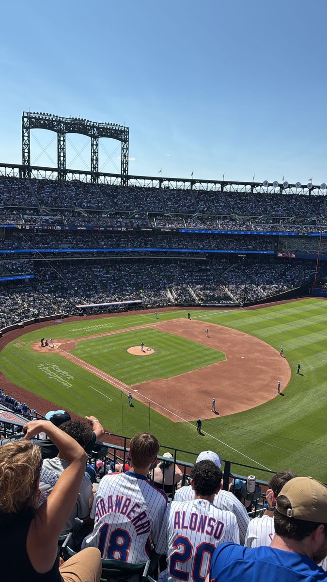 Topbunksports's tweet image. Today’s first view! 🔥

#LGM #METS #SubwaySeries