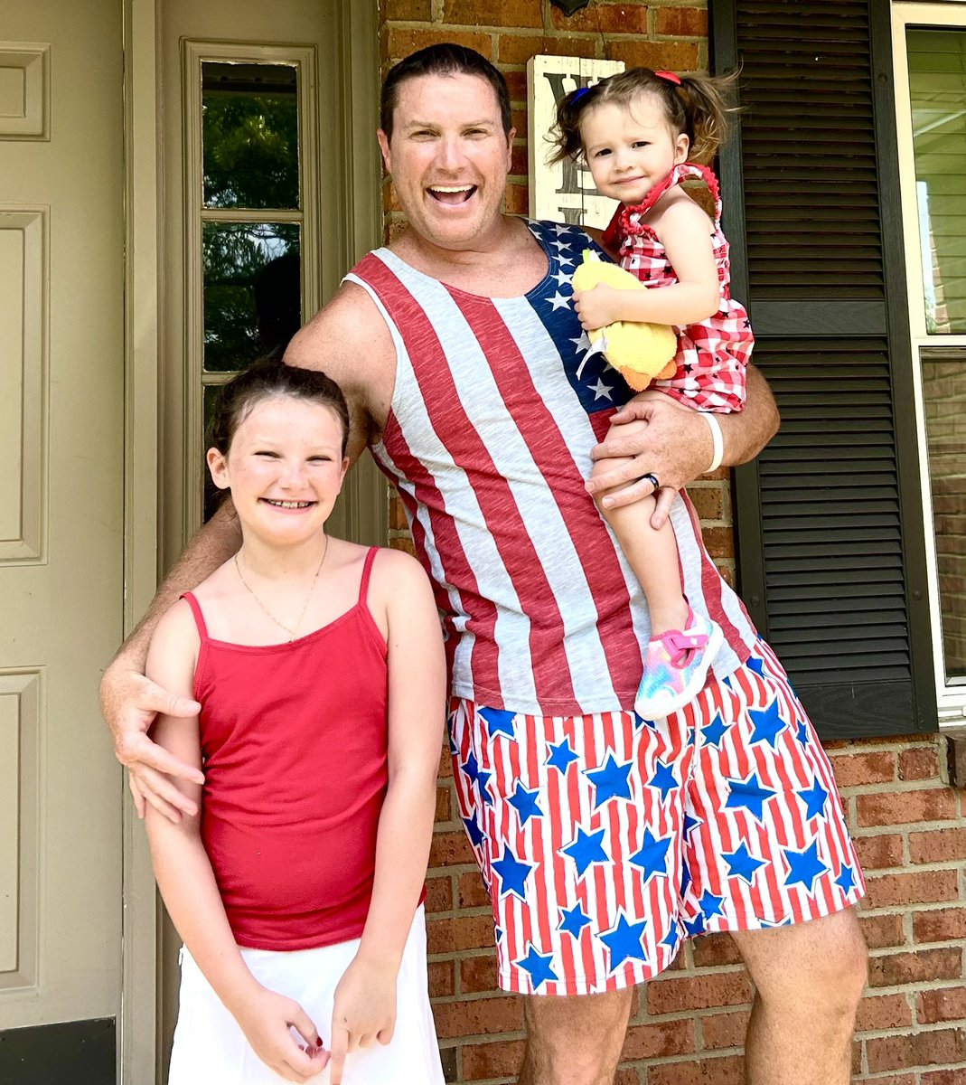 CoachWalton_'s tweet photo. Happy 4th of July! 🇺🇸🦅🧨💥

Suns out, guns out! 😎 💪🏻 https://t.co/ptgQbC04Dd