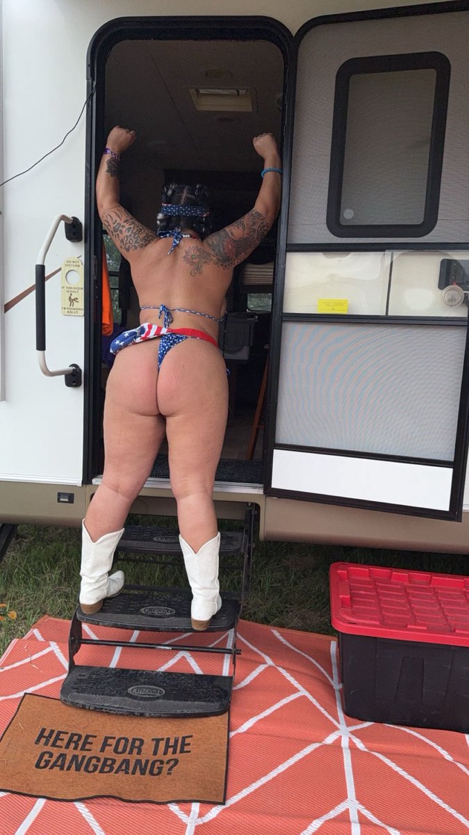 Fuck a firework and bang me instead 🇺🇸