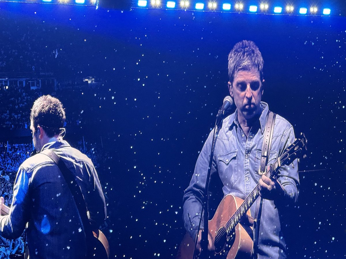 Amazing night, <a href="/oasis/">Oasis</a> never sounded better than tonight….<a href="/liamgallagher/">Liam Gallagher</a> unbelievable.